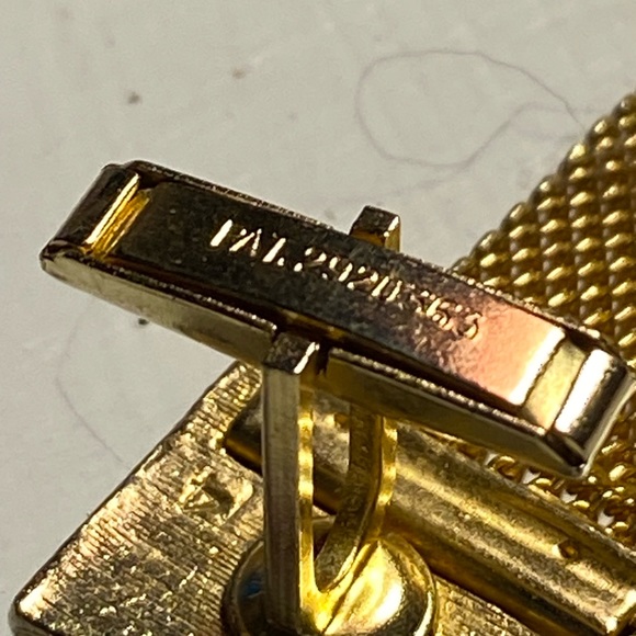 Vintage men’s gold with black lacquer square cuff links - Picture 8 of 9